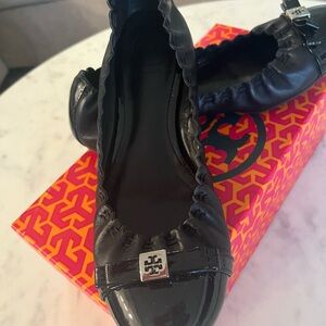 Tory Burch Black Leather Flats with Silver Logo in excellent condition